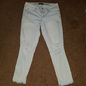 Light blue knee ripped jeans